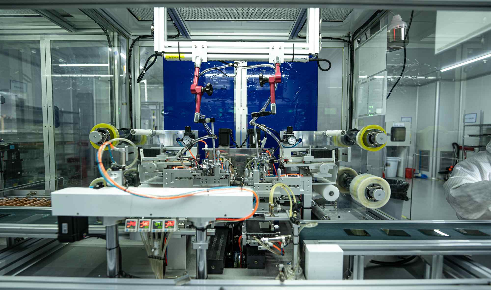 Hassas Hizalama ve Hücre Düzeneği: LCD Üretiminde PI Kaplama ve Sürtünme Süreçlerinin Analizi